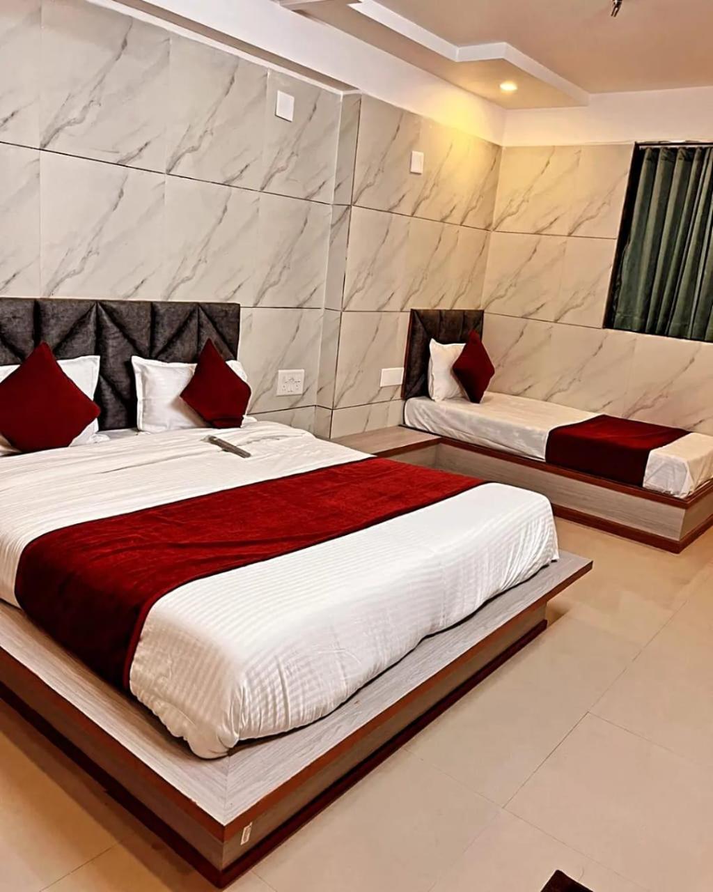 Hotel The Grand Pritam กันตินาการ์ ภายนอก รูปภาพ