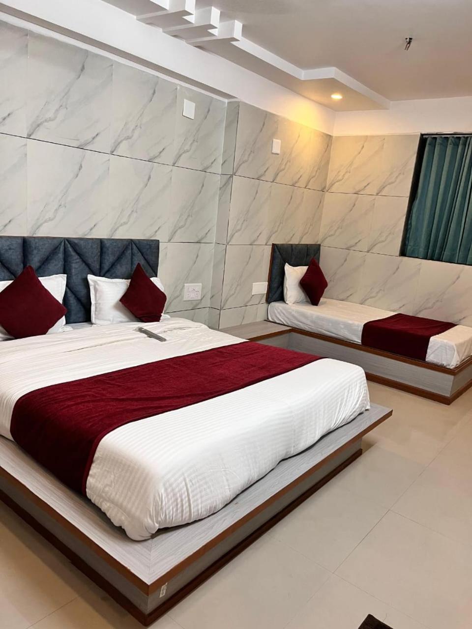 Hotel The Grand Pritam กันตินาการ์ ภายนอก รูปภาพ