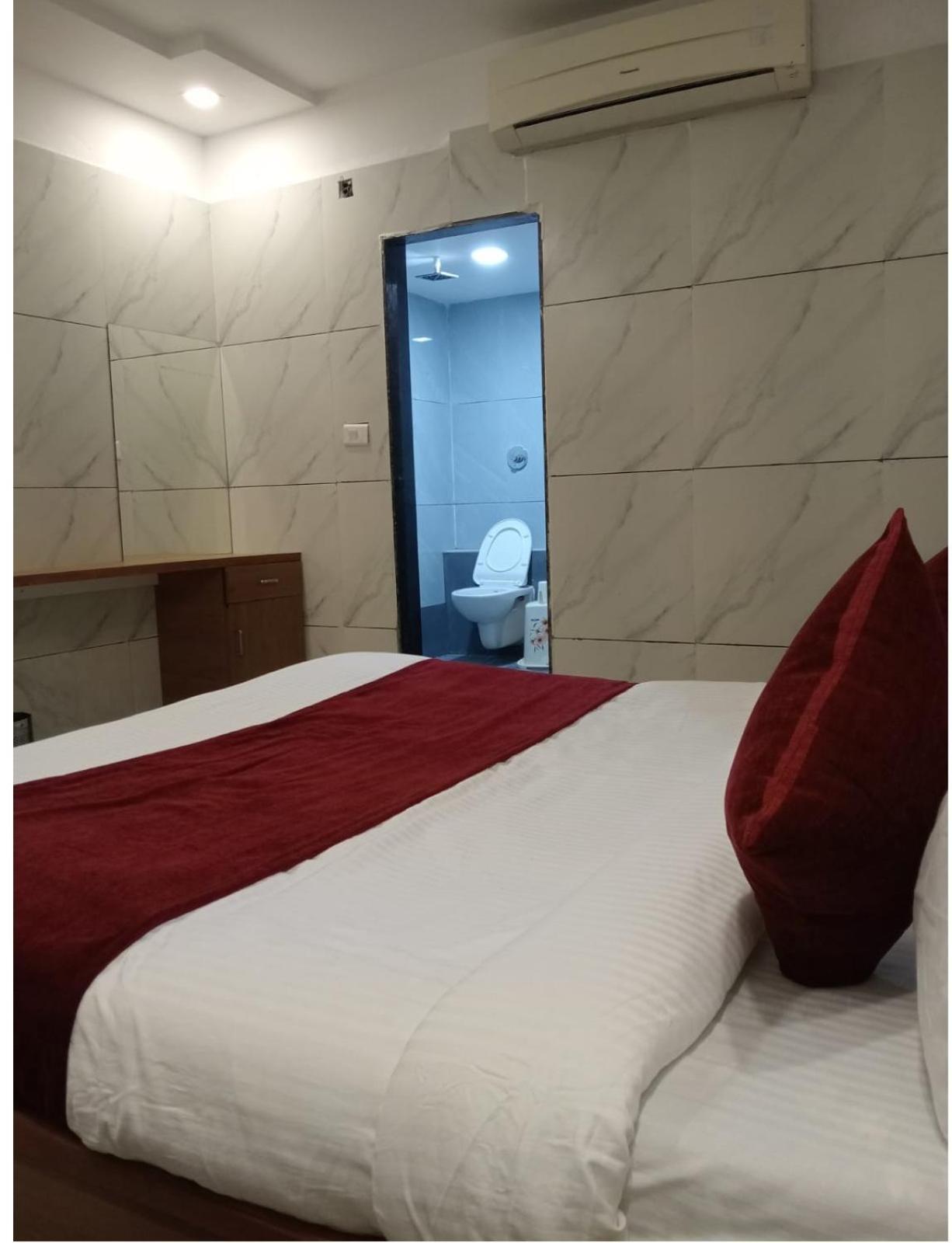 Hotel The Grand Pritam กันตินาการ์ ภายนอก รูปภาพ