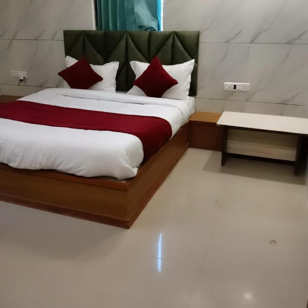 Hotel The Grand Pritam กันตินาการ์ ภายนอก รูปภาพ