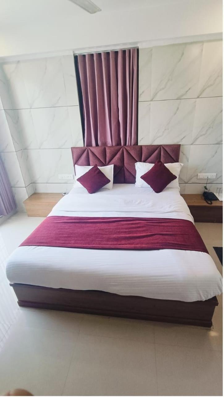 Hotel The Grand Pritam กันตินาการ์ ภายนอก รูปภาพ